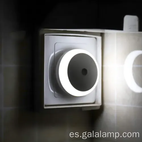 Luz nocturna de inducción blanca inteligente con control táctil